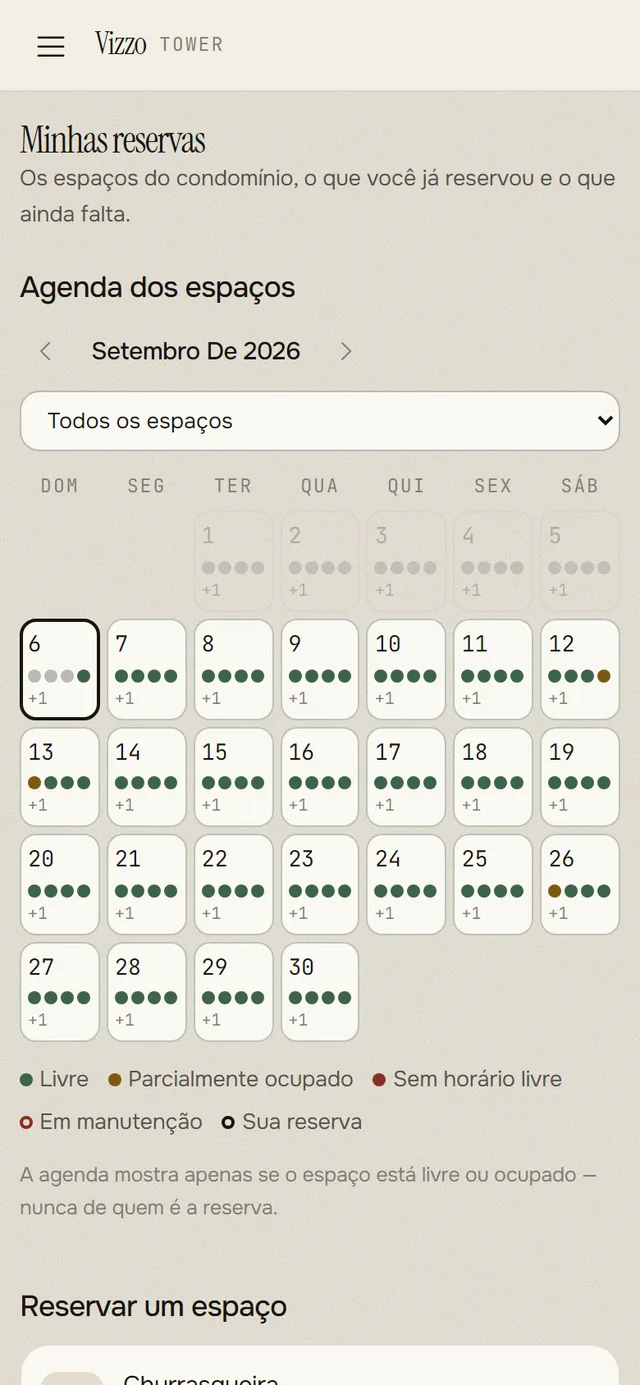 Agenda mensal dos espaços do condomínio, com bolinhas de situação em cada dia e uma legenda de livre, parcialmente ocupado, sem horário livre, em manutenção e sua reserva.